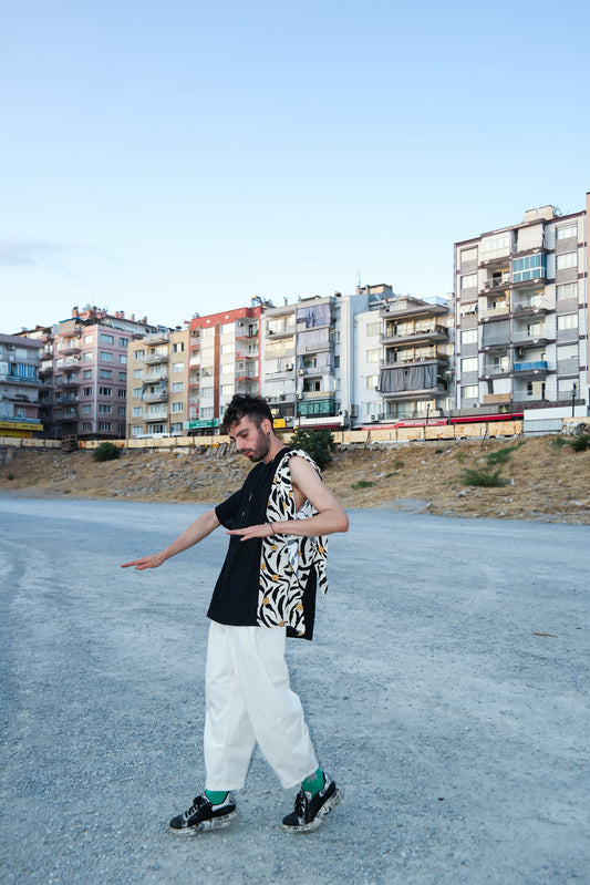 Bir kolu bağlamalı bandana detaylı tasarım t-shirt